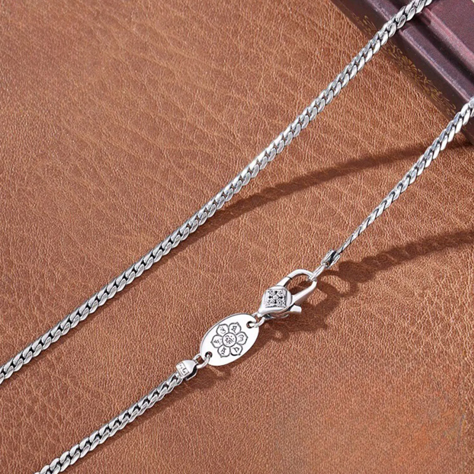 S925Silver Men's and Women's Cuban Chain Necklace 20IN/22IN Slim Style Trendy, Sophisticated Vintage-Inspired Collarbone Layerin - Image 5