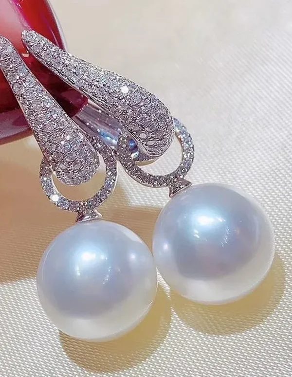 Huitan New Trend Imitation Pearl Dangle Earring for Women Luxury Silver Color Bling Cubic Zirconia Fashion Elegant Lady Jewelry