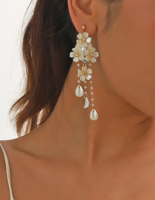 Rhinestone Pearl Tassel Earrings for Women French Romantic Flower Drop Earring Commute Exquisite charms Jewelry Wholesale