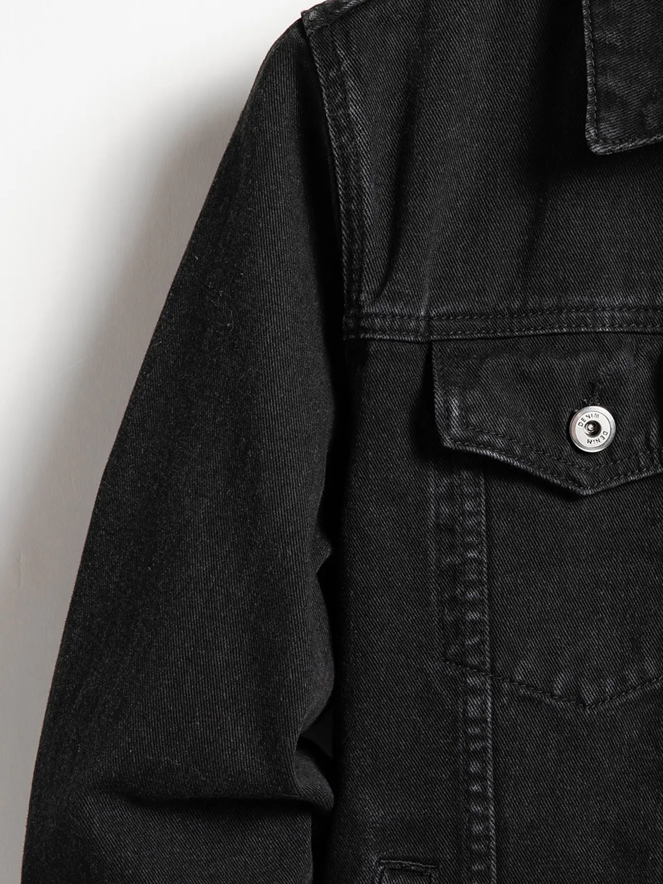 Men's denim jacket for spring and autumn. Black-collar denim coat. Suitable for daily casual wear. Stylish, simple and trendy. - Image 3